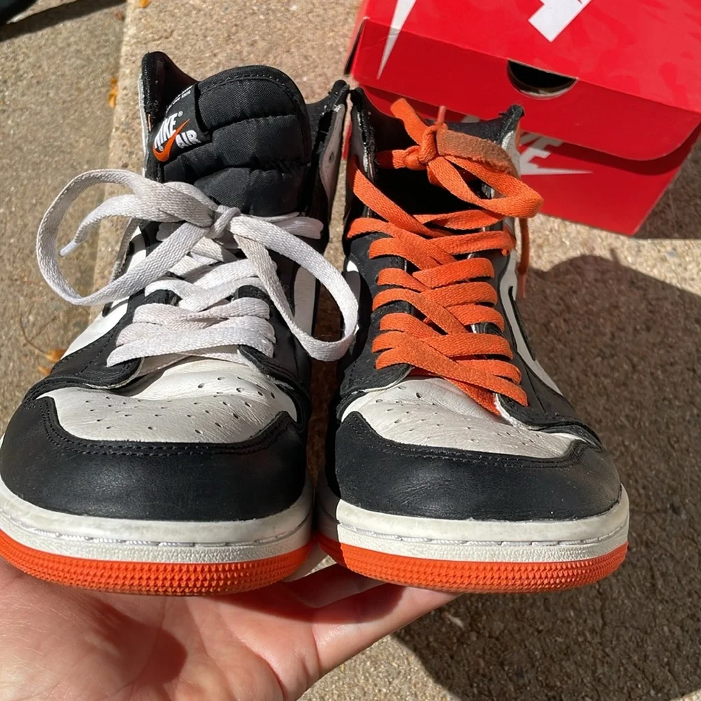 Jordan 1 Retro High Electro Shoes - Picture 8 of 9